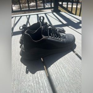 Clove Women’s All Black Shoe